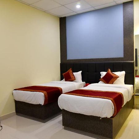 ורנאסי Hotel Tridev Grand מראה חיצוני תמונה