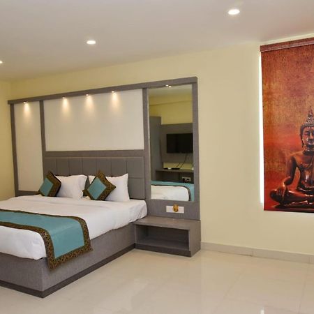 ורנאסי Hotel Tridev Grand מראה חיצוני תמונה