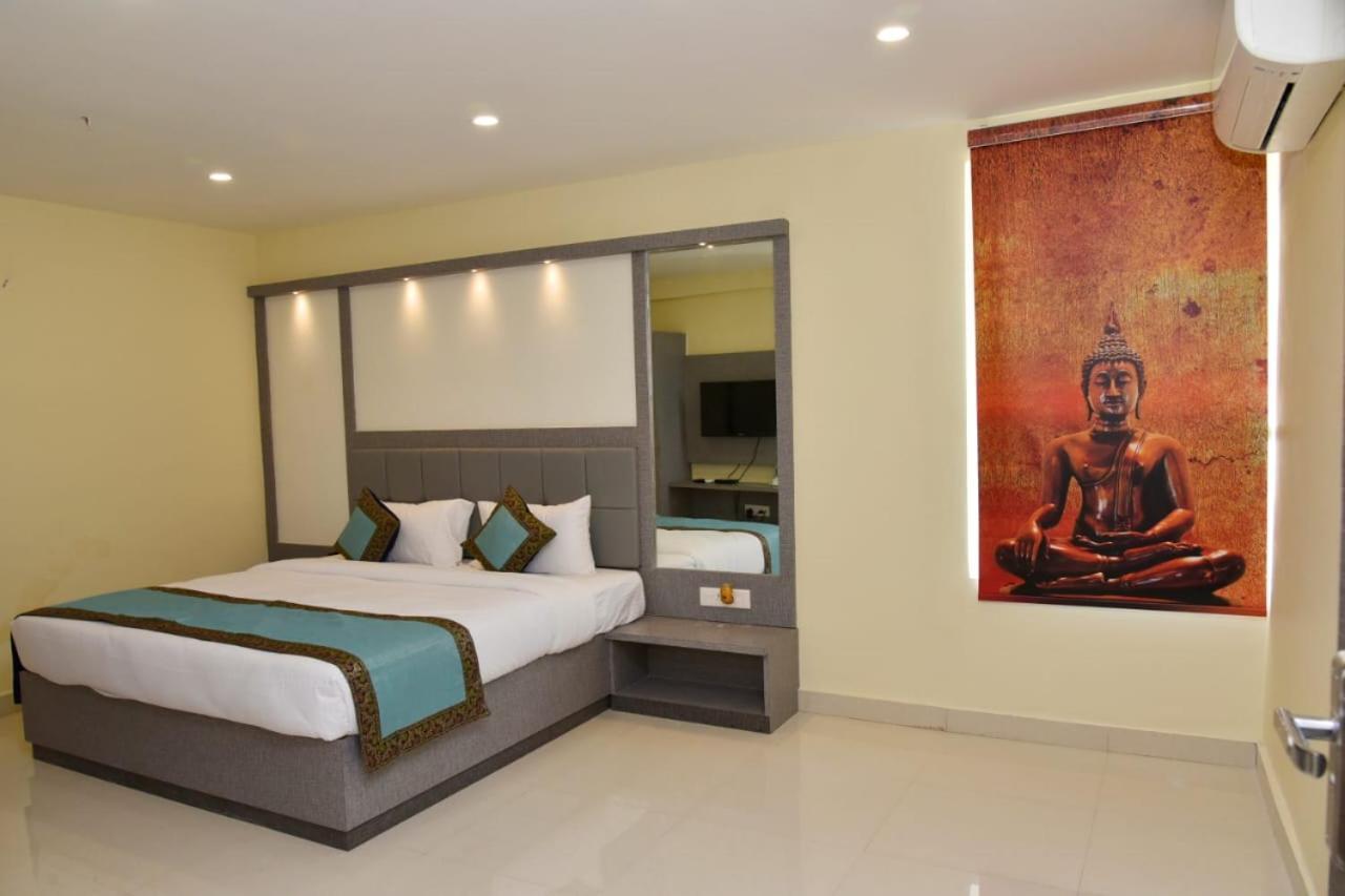 ורנאסי Hotel Tridev Grand מראה חיצוני תמונה