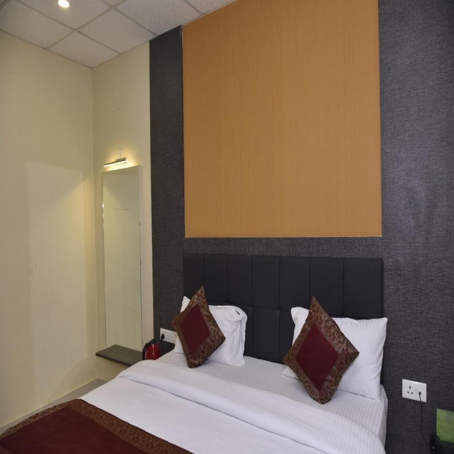 ורנאסי Hotel Tridev Grand מראה חיצוני תמונה