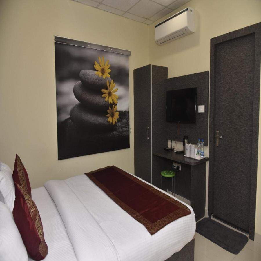 ורנאסי Hotel Tridev Grand מראה חיצוני תמונה