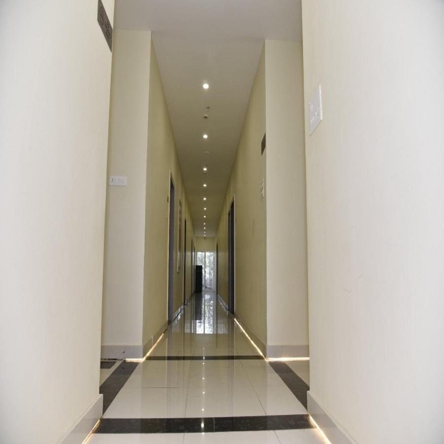 ורנאסי Hotel Tridev Grand מראה חיצוני תמונה