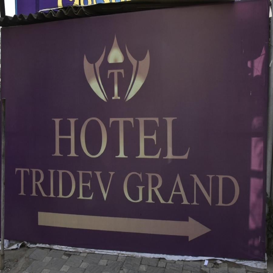 ורנאסי Hotel Tridev Grand מראה חיצוני תמונה