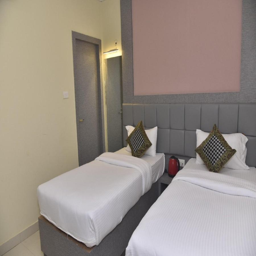 ורנאסי Hotel Tridev Grand מראה חיצוני תמונה