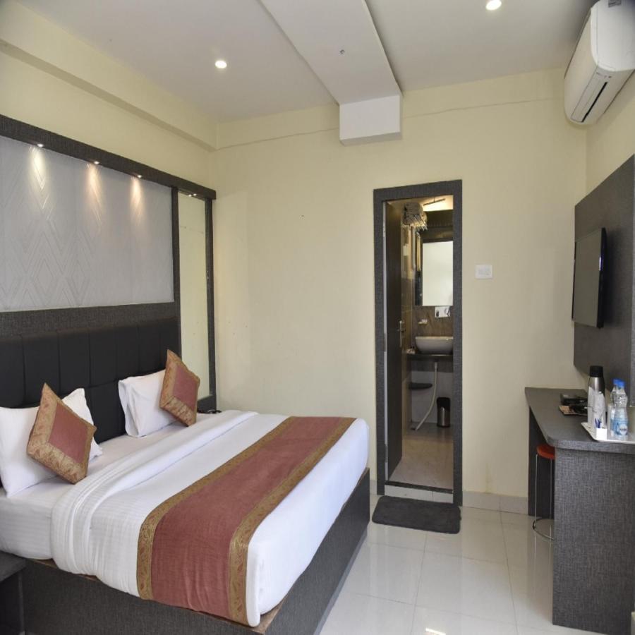 ורנאסי Hotel Tridev Grand מראה חיצוני תמונה